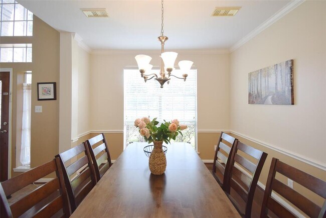 Building Photo - 3502 Hansford Pl