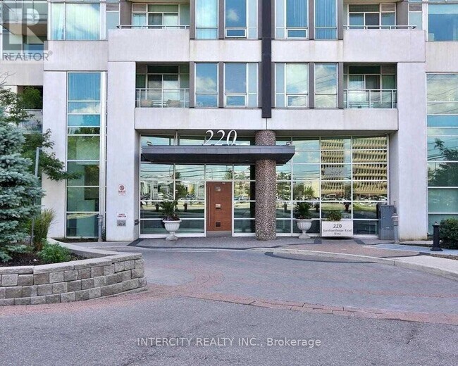 Photo du bâtiment - 220-220 Burnhamthorpe Rd W