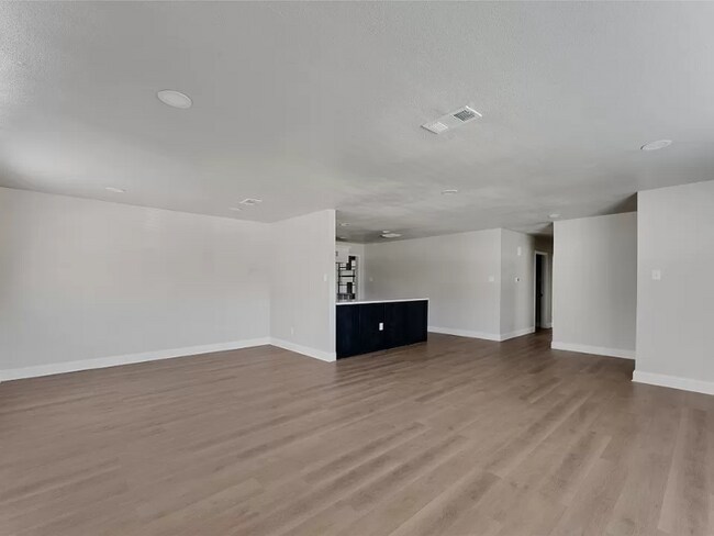 Building Photo - 4802 Selkirk Dr