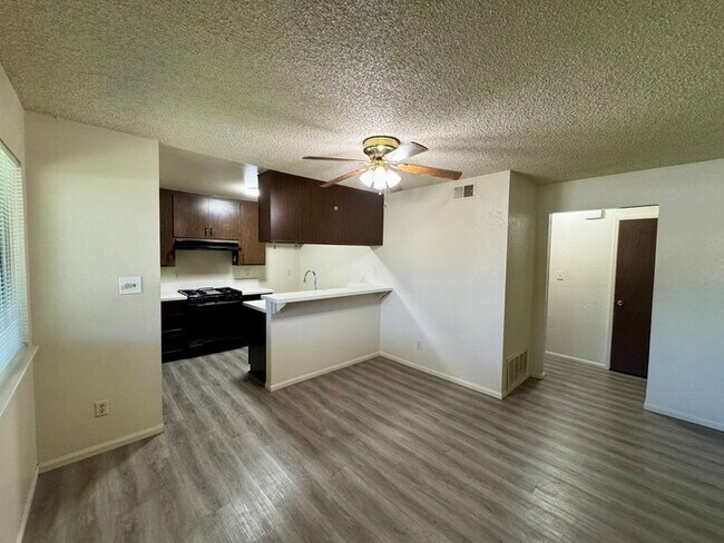 Building Photo - Citrus Heights 2BD/1BA with Community Pool