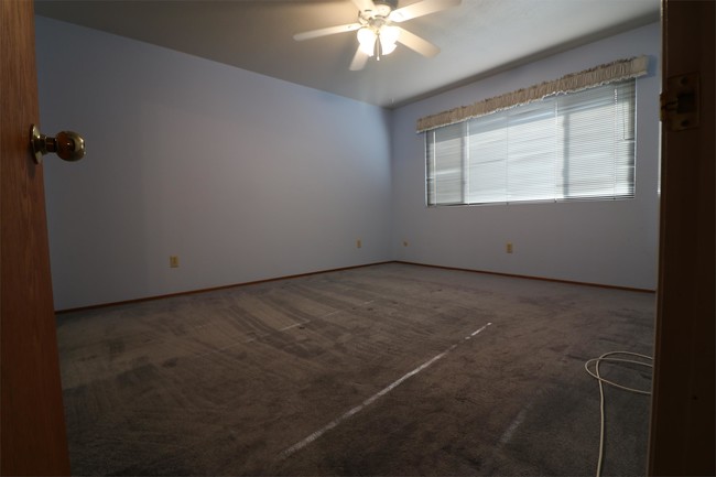 Building Photo - 19307 Creekside Cir