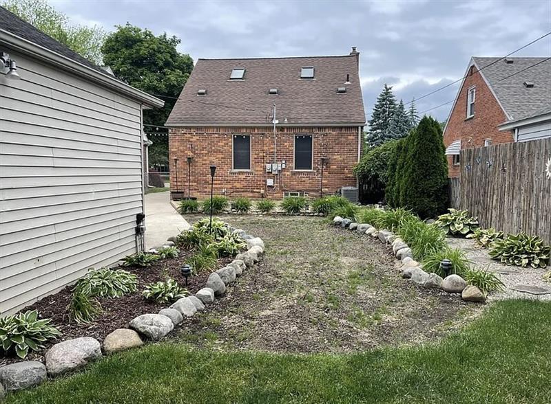 Primary Photo - EXQUISITE Culver Home
