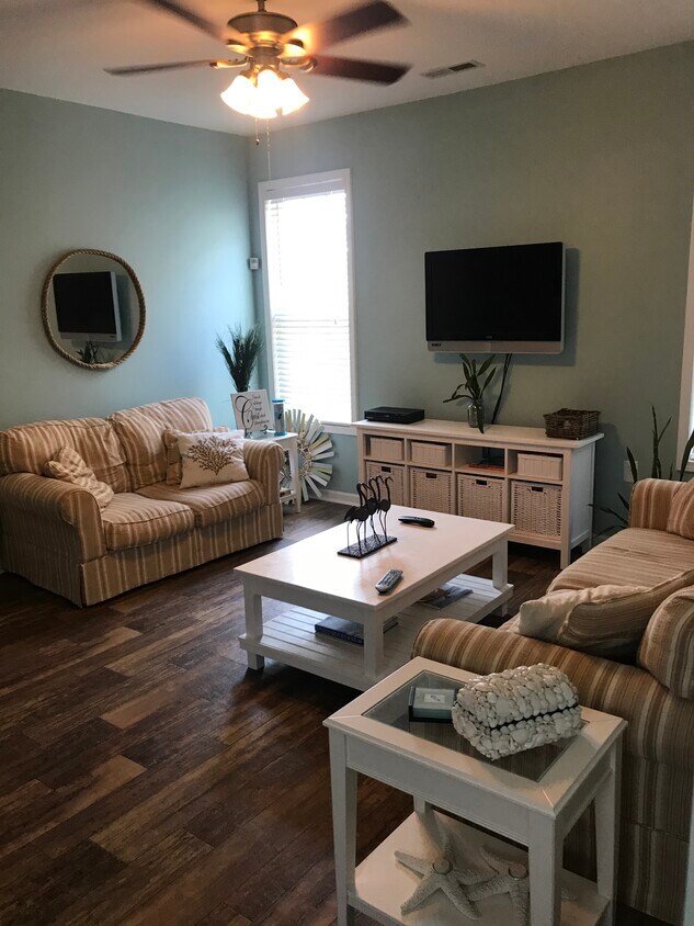 Family room - 147 Weatherboard Court