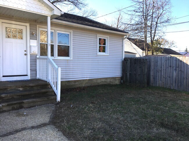 Foto del edificio - 182 Seabreeze Ave