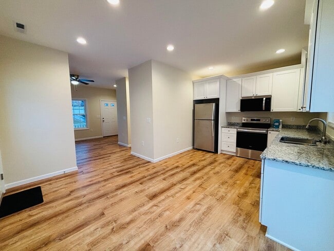 Building Photo - 3 Bedroom, 2 Bath Home