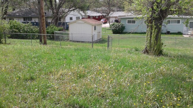 Foto del edificio - 3 bedroom 1 bath in Southwest Topeka