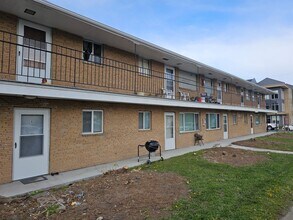 Building Photo - 839 Cedar St