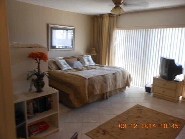 Building Photo - 4200 S Ocean Blvd