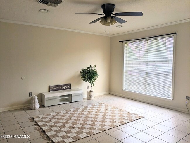 Foto del edificio - 410 Guidry Rd