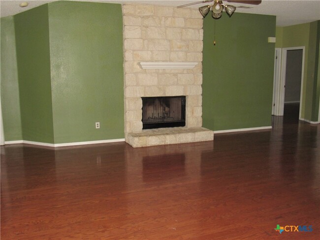 Building Photo - 4802 Shawn Dr