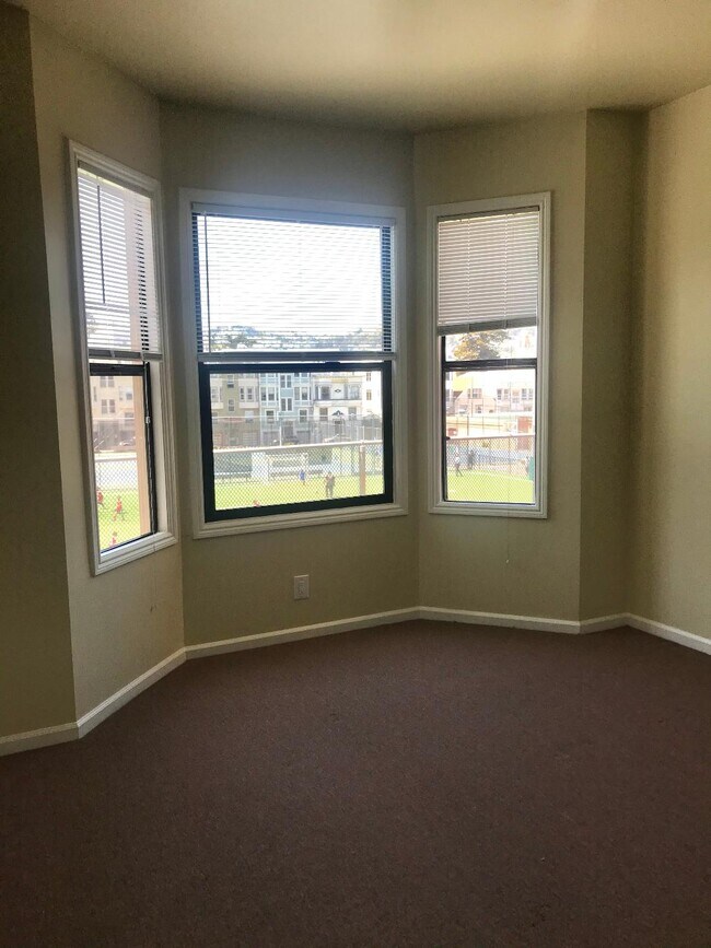 Building Photo - 876 Valencia St