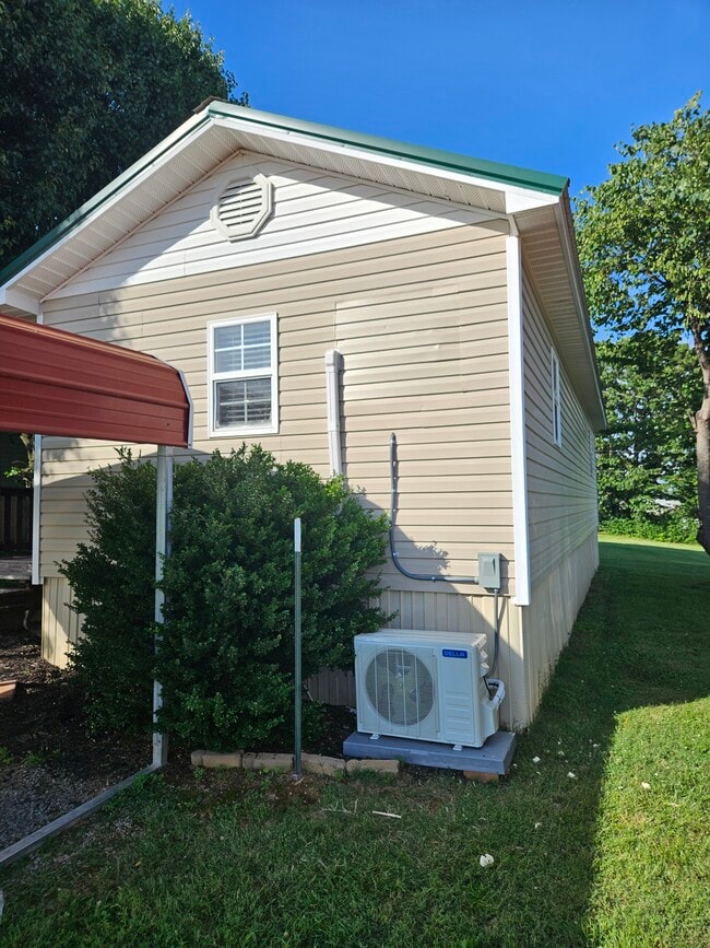 Building Photo - 2-112 Max Cloyd Ln