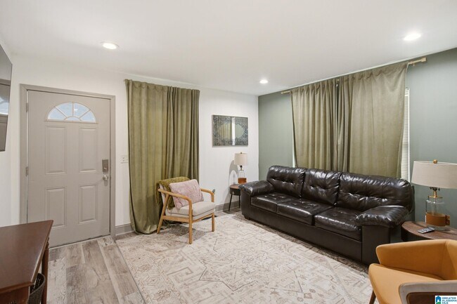 Foto del edificio - 4902 3rd Ave S