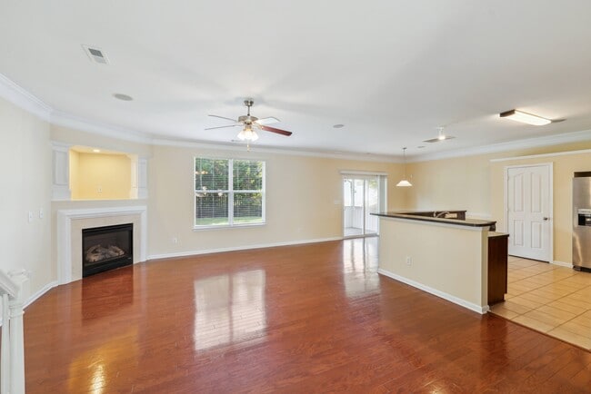 Foto del edificio - 9520 Mintworth Ave