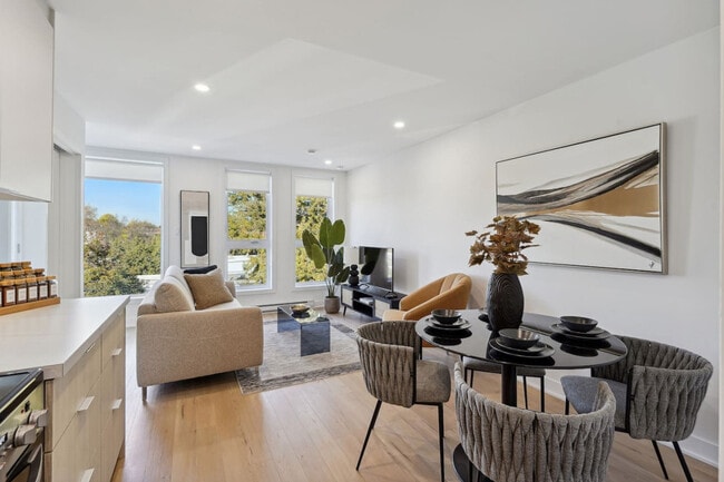 Building Photo - 2118 Rue Bercy