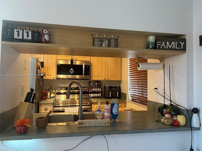 Foto del edificio - 3 br, 2 bath House - 15549 Miami Lakeway N...