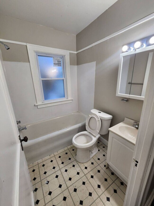 Building Photo - 471 E 143rd St