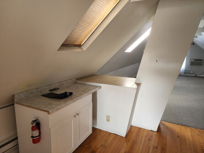 Building Photo - 1211 Highland Ave