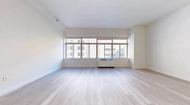 Photo - Washington Street Apartment