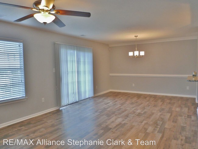 Building Photo - 3861 Lasalle Dr