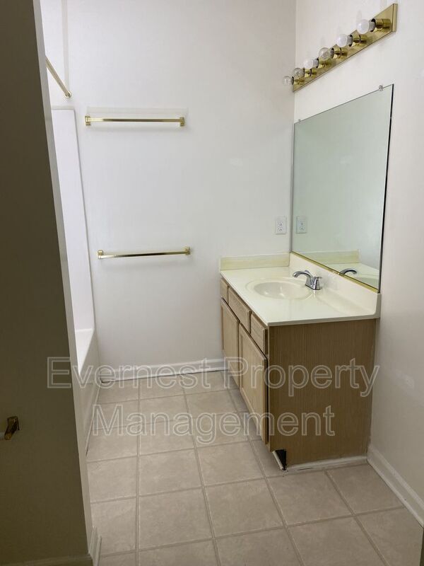 Foto del edificio - 9601 Links Way