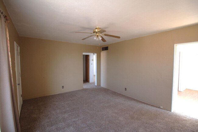 Building Photo - MINUTES FROM FORT BLISS!!