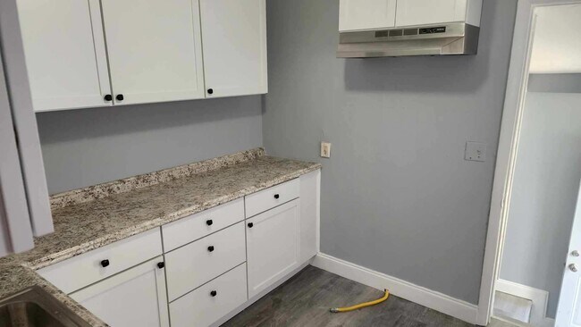 Building Photo - 3 Bedroom Townhome in Wilmington