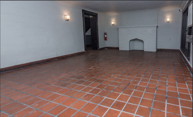 Building Photo - 1809 E 67th St