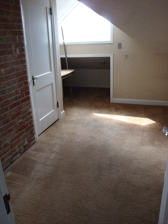 Building Photo - 449 S Evaline St