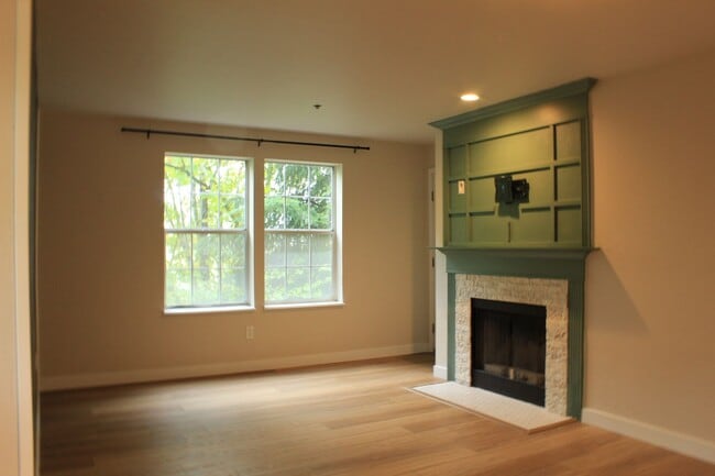 Building Photo - Mercer Park