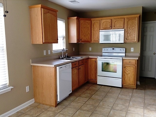 Building Photo - 215 Arbor Oaks Dr