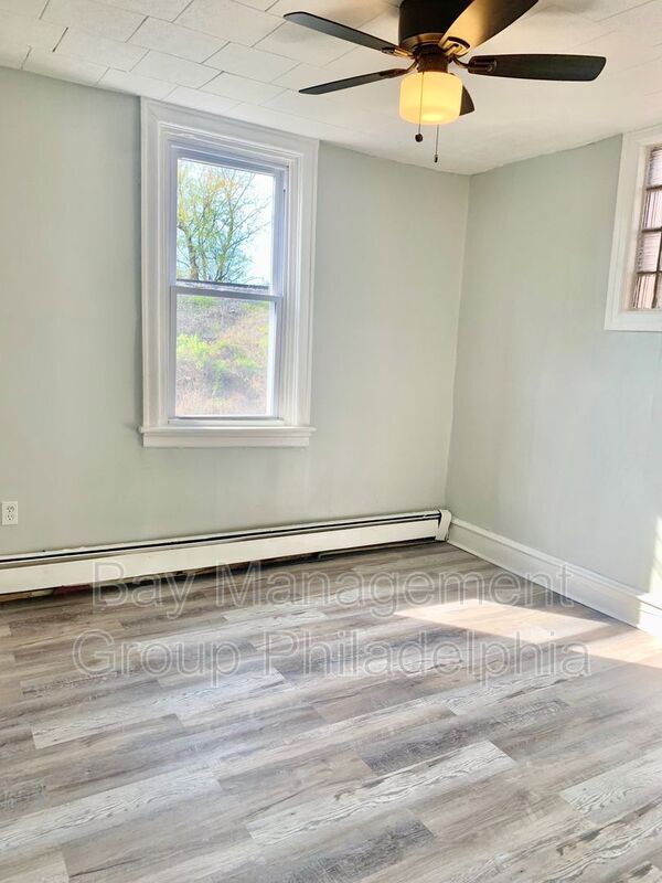 Foto del edificio - 1702 Wagner Ave