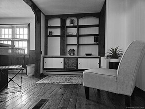 Building Photo - 703 Main St