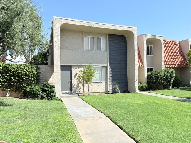 Foto del edificio - Spacious 3-Bedroom Condo in the Indian Can...