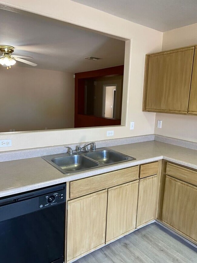 Foto del edificio - COMING SOON! Bright Open Floorplan in El Mirage