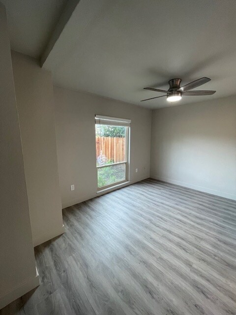 Building Photo - 3215 Bermuda Ave