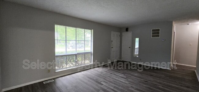 Building Photo - 1512 Cinnamon Rd