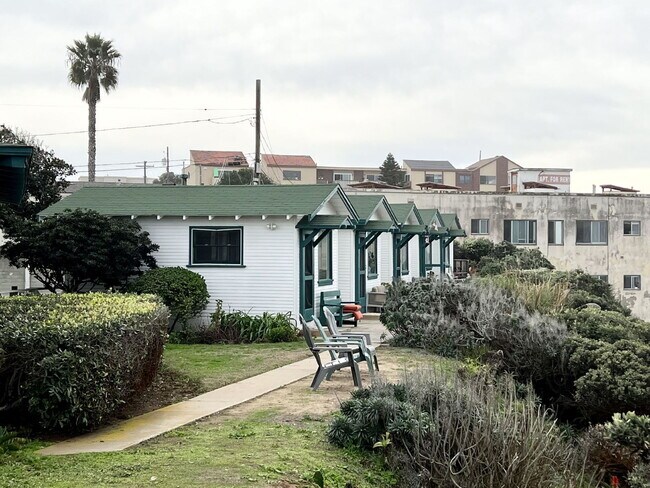 Foto del edificio - Come home to a cozy cottage on the coast! If you've been looking to make a move to the beach, now...