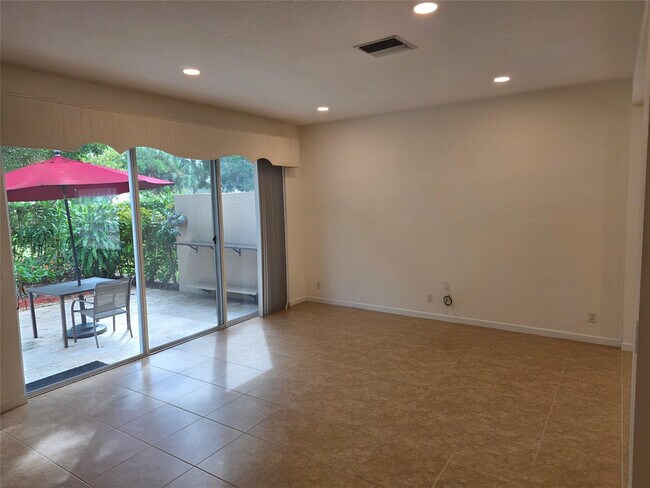 Building Photo - 383 Berenger Walk