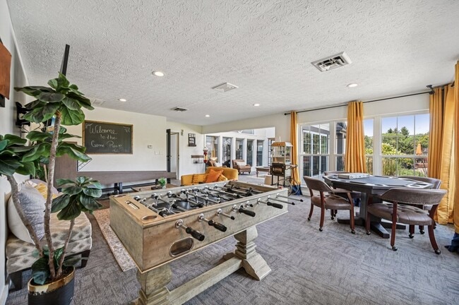 Building Photo - Island Club