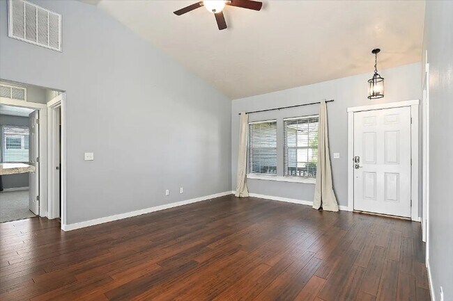 Foto del edificio - 2114 N Rosedust Dr