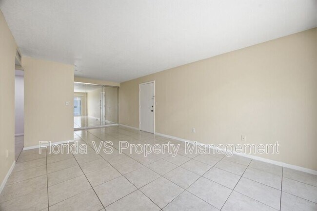 Foto del edificio - 925 W Oak Ridge Rd
