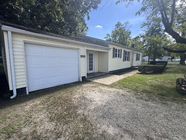 Foto del edificio - 821 County Rd 1625 N