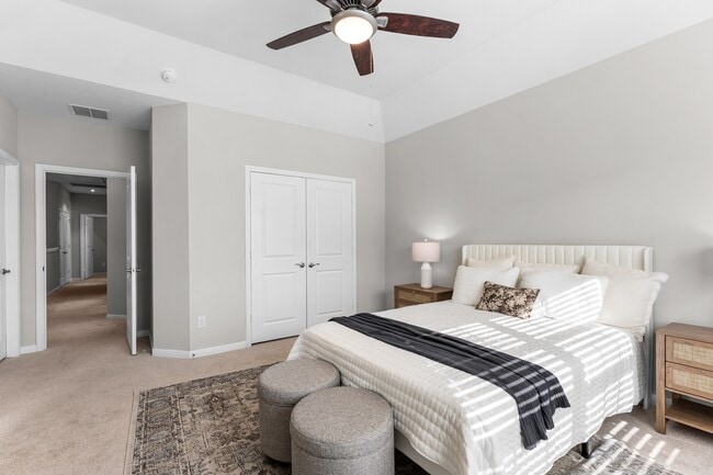 Fase II | Dormitorio principal con vestidor (Plano 4201) - Bluewater at Balmoral