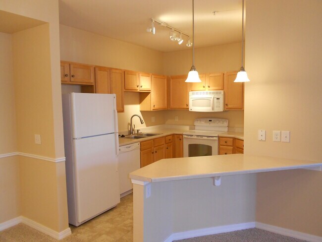 Building Photo - 2450 Windrow Dr