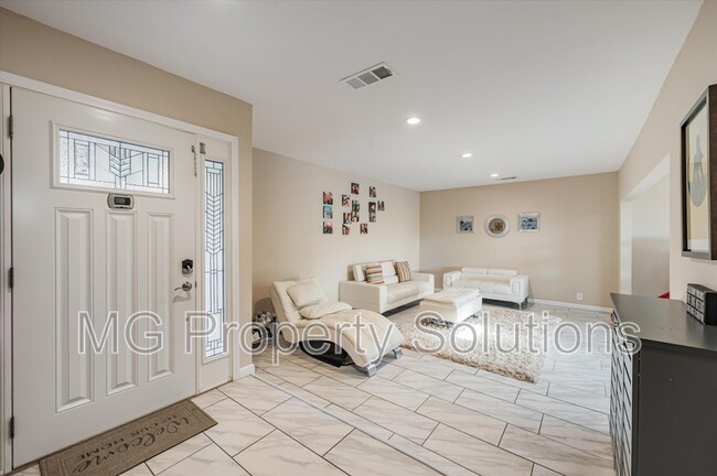Building Photo - 61 Montego Key