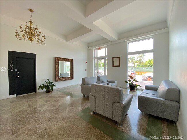 Foto del edificio - 3025 Indian Creek Dr