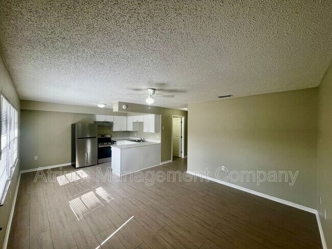 Building Photo - 5452 Lewellyn Rd