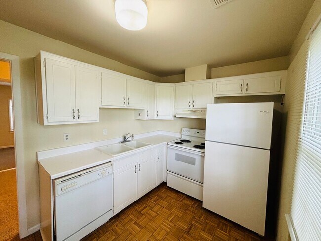 Foto del edificio - 4 Bedroom, 2.5 Bath Townhouse