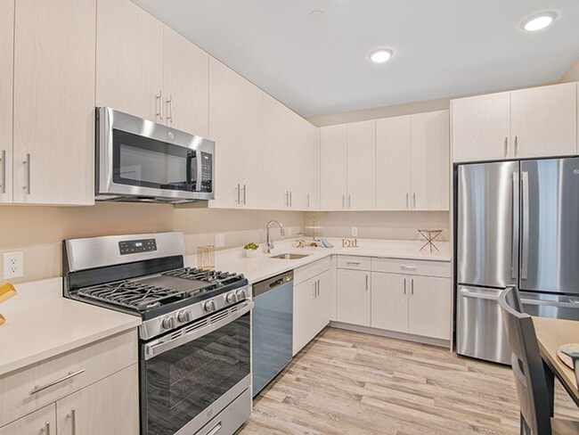 Building Photo - Brentwood Park Apartments